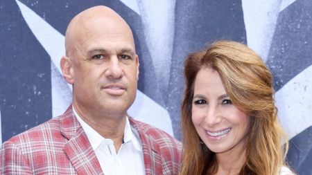 Jill Zarin and her present boyfrind Gary Brody posing with smile